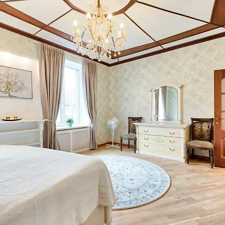 The Goldsmiths' Old Town Treasure Apartment *